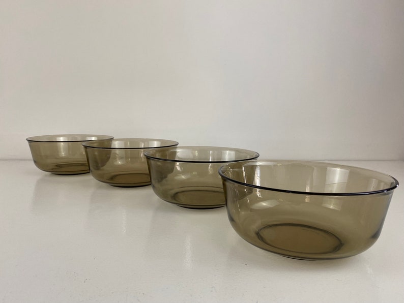 Arcoroc France, Smoke glass serving bowls, ø 18 cm, Set of 2, beautiful mid century design from the 1970s afbeelding 4