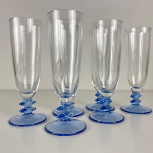 Set of 6 vintage champagne glasses, sparkling wine, prosecco glasses, flutes, blue stem. Mid century modern barware 1980s
