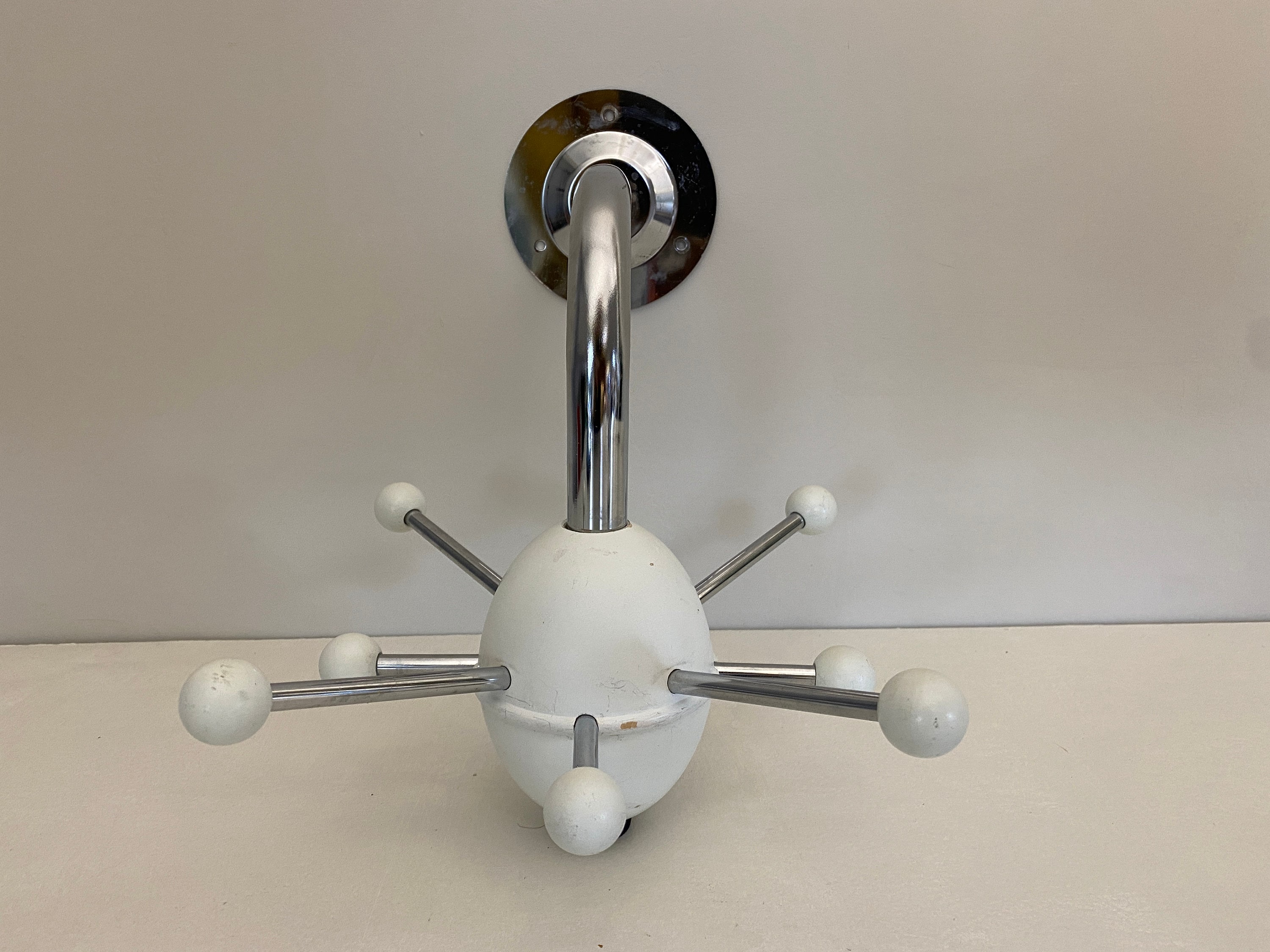 Kabelbaan Binnenshuis pad White Sputnik atomic coat rack, coat hanger, Osvaldo Borsani collection,  vintage from the 1990s, retro space age design