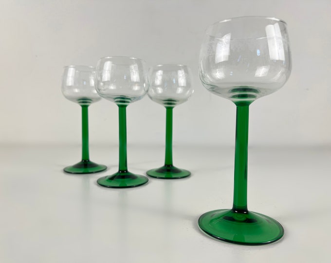 Set of 4 Alsace wine glasses, vintage green stemmed white wine glasses, stemmed glasses, beautifully decorated, Luminarc France 1980s