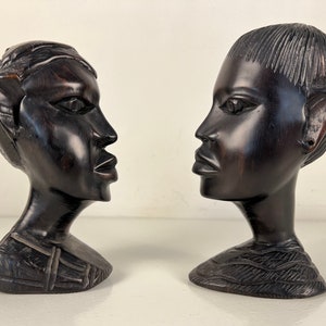 Vintage carved African heads, pair of 2 men, ebony wood from the 1970s afbeelding 2