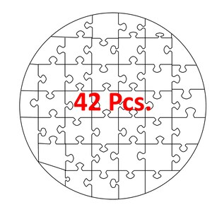 Puede incluir: Un rompecabezas circular de 42 piezas, delineado en negro sobre fondo blanco. El número "42" y la palabra "Pcs." están en rojo. Las piezas entrelazadas sugieren un juego o actividad. Diseño sencillo y limpio.