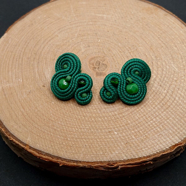 Small green stud soutache earrings, delicate embroidered jewelry, tiny minimalist earrings, fashion beaded jewelry,  gift for her
