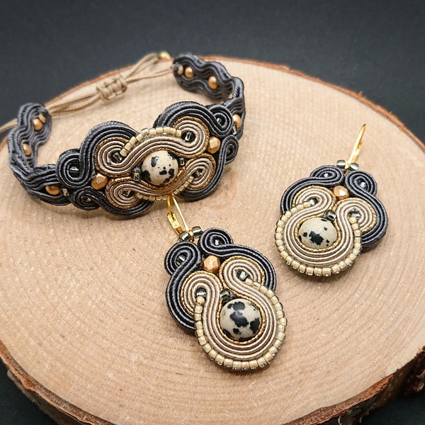 Conjunto de soutache gris beige gris, pulsera y aretes estilo boho, joyería bordada hecha a mano con jaspe, regalo único para ella