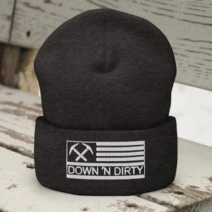 Mining Down 'N Dirty Beanie: geborduurde mijnwerkers houweel vlaghoed