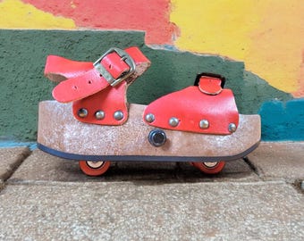 Deadstock 70s Pop-Wheels by Omnia-c! Bold red leather platform sandals with pop-out roller wheels. NOS with no bag or box. (Size 6 - 7)