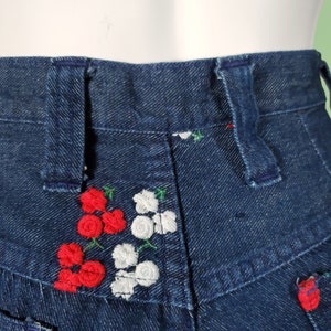 Lady Wrangler embroidered shorts denim vintage 60s mod red & white floral 27/28 x 6 image 7