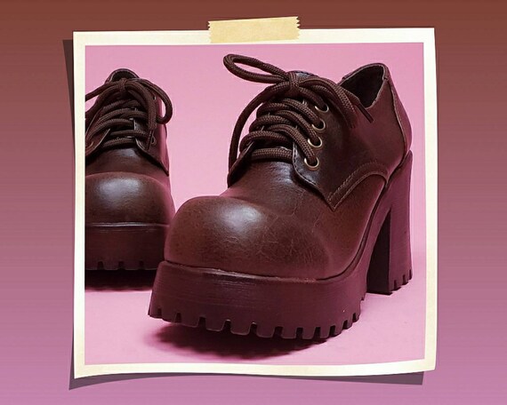 DEADSTOCK Vintage 90's brown lace-up chunky platfo