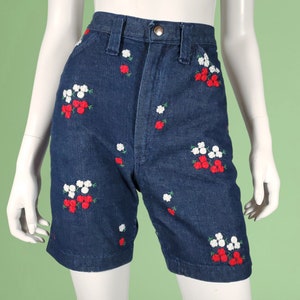 Lady Wrangler embroidered shorts denim vintage 60s mod red & white floral 27/28 x 6 image 1