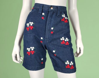 Lady Wrangler embroidered shorts denim vintage 60s mod red & white floral (27/28 x 6)