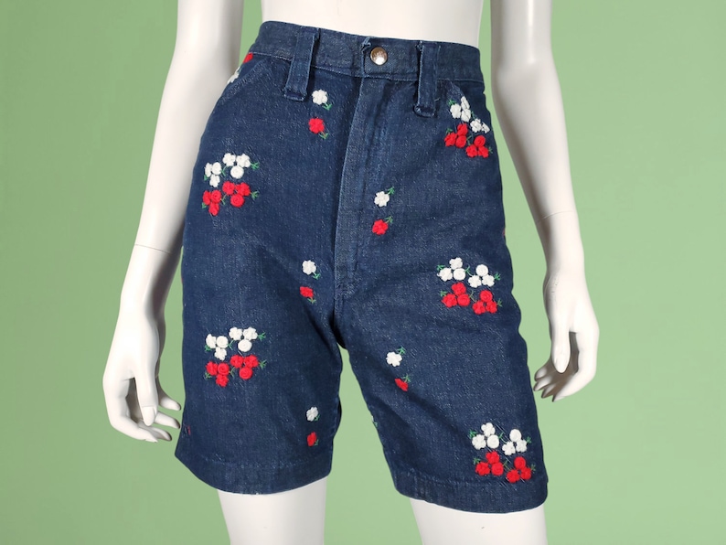 Lady Wrangler embroidered shorts denim vintage 60s mod red & white floral 27/28 x 6 image 1