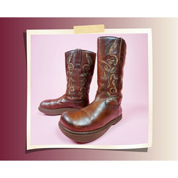Vintage Kalso Earth boots. Embroidered leather.