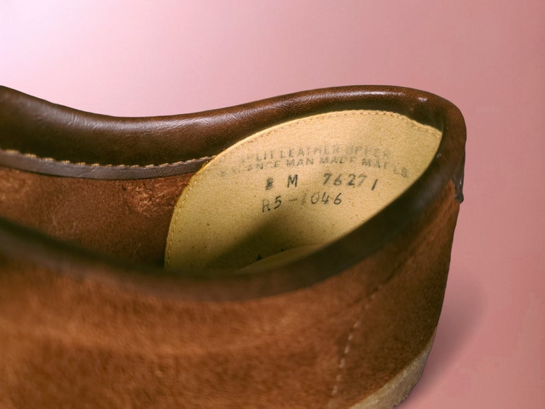 May include: Close-up of the inside of a brown leather shoe. The label reads "Split Leather Upper", "Science Man Made Mat'l", "8 M", "76271", and "R5-1046".