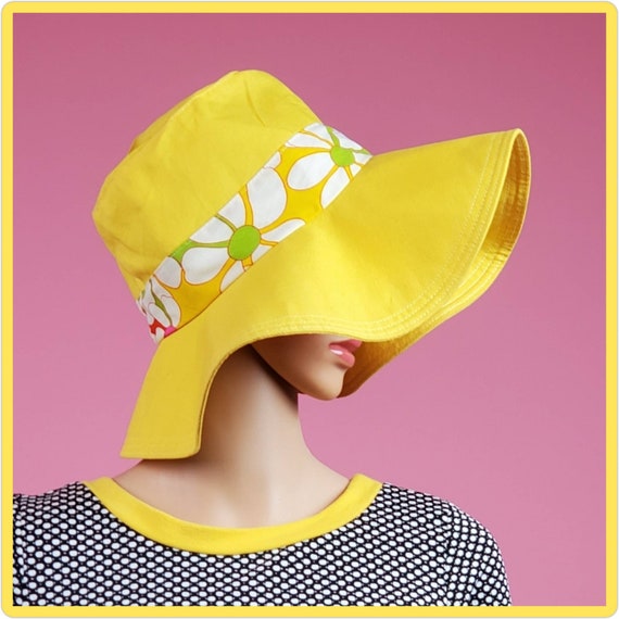 Vintage 60s/70s floppy yellow sun hat with a flowe