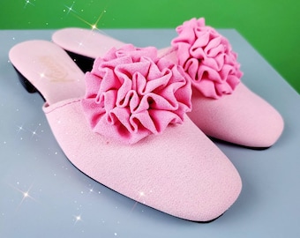 Vintage 60s pink slides. Slip-on slippers/flats/shoes with giant ruffled flowers. Mod loungewear. (Size 7)