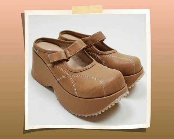 Vintage 90's chunky platform shoes. Deadstock mary