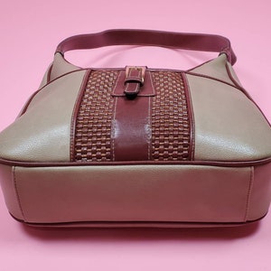 Vintage 70s/80s vinyl beige and brown shoulder bag, by America. image 3