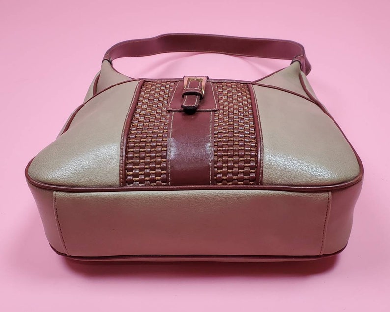 Vintage 70s/80s vinyl beige and brown shoulder bag, by America. image 3