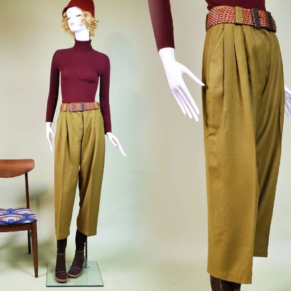 Pleated mod wool slacks. Vintage 60s olive/nightingale brown. Relaxed fit. High rise. Mod fall clothing. (27×25 12)