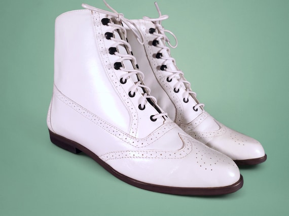 Vintage Leather Granny Booties 80s 90s White Wingtip Lace-ups