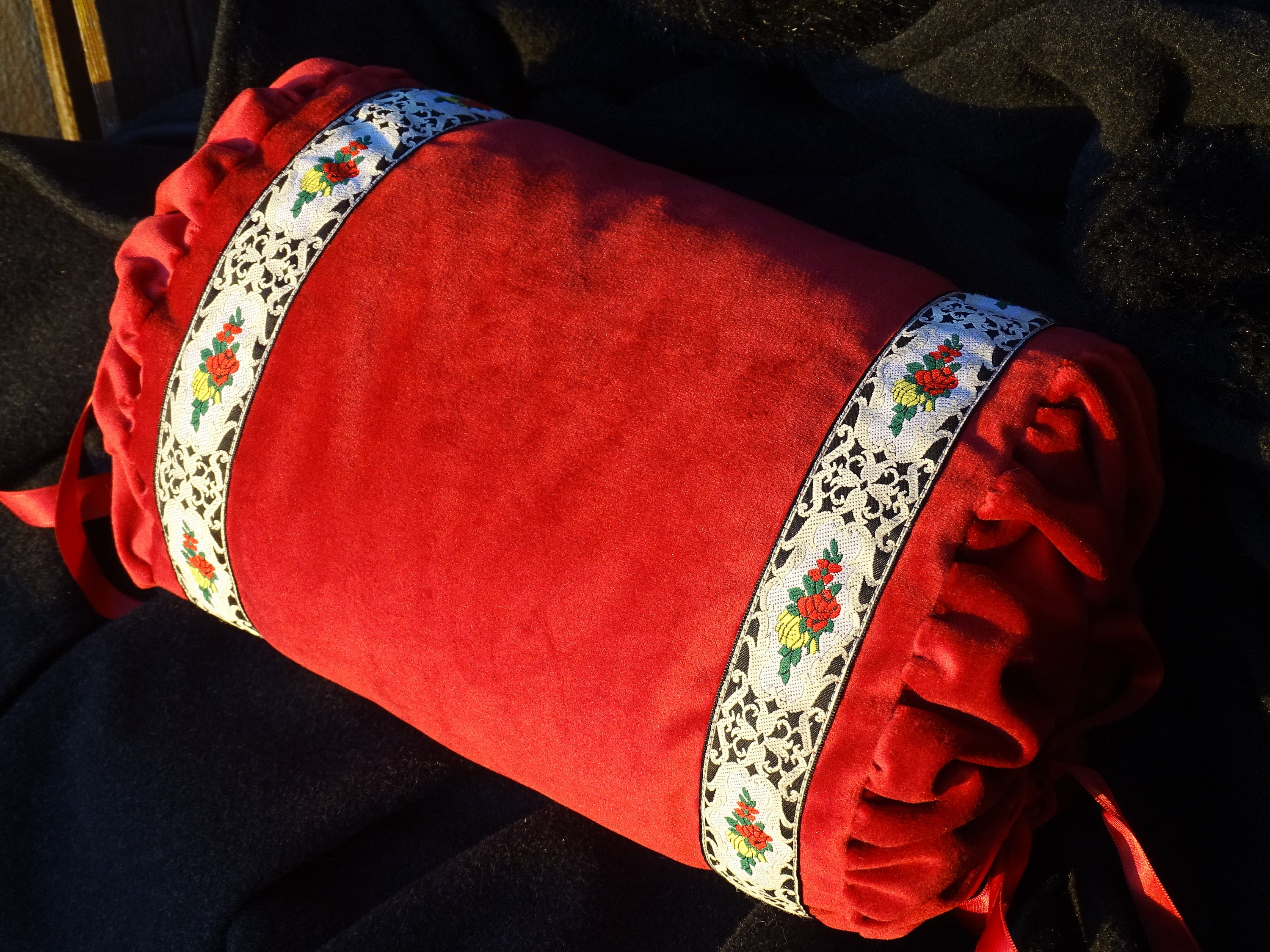 Historical muff in velvet and braid