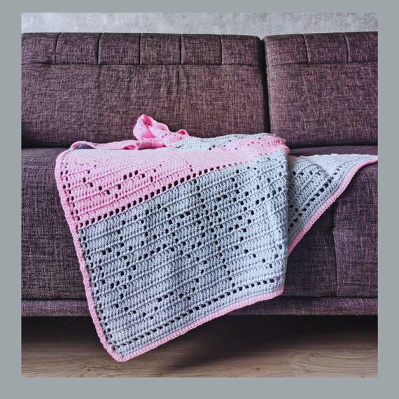 Crochet paw print pattern, dog blanket for dog, pet blanket for couch, easy  beginner crochet patterns, dog blanket for bed, gifts for