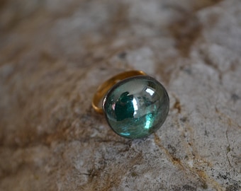 Bague en verre de couleurs et anneau métal réglable