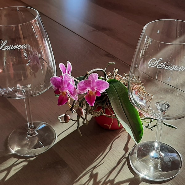 Crystal clear wine glass engraved by hand or laser