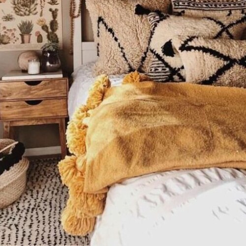 Mother/'s Day Gift Mother/'s Day Gift White Moroccan pom pom blanket with black scribble pattern /& Fuschia tassels Mother/'s Day Gift