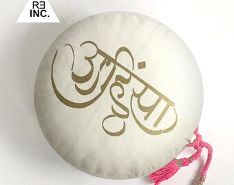 Organic yoga meditation cushion – Ahimsa, white, with gold screen print, gold and pink pompoms