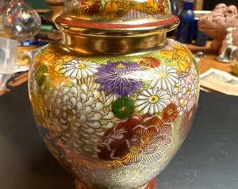Gorgeous Japanese satsuma lidded vase