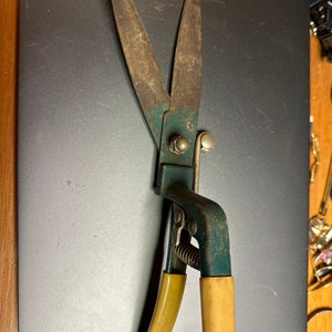Quik kut gardening shears