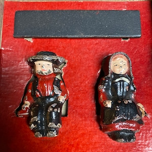 Gusseisen Amish Mädchen und Junge auf Bank