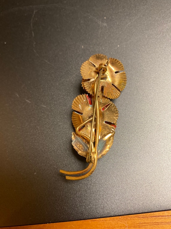 Vintage gold tone and enamel rose pin - image 2