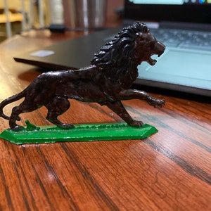 Lackierte Metall Löwen Figur