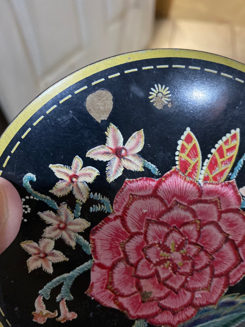 Avon dusting power tin