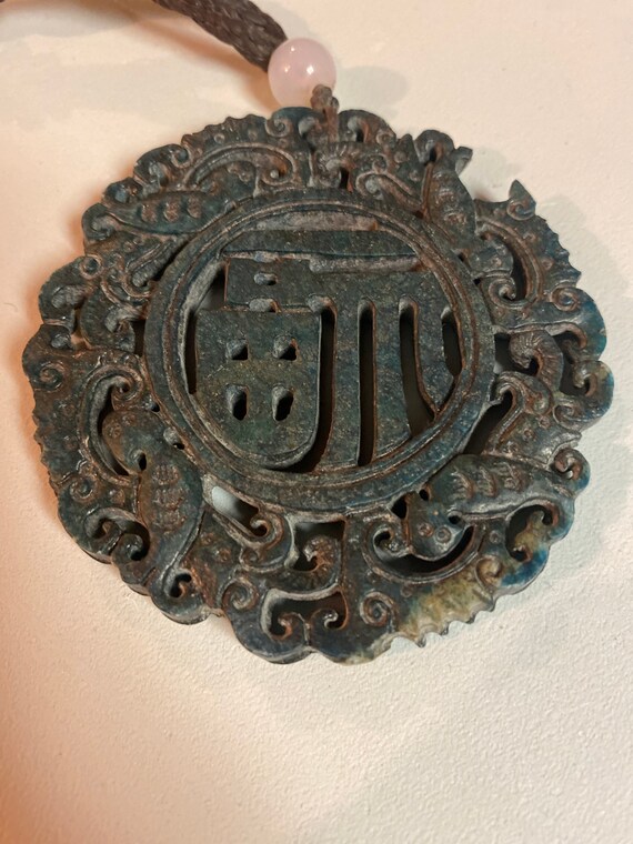 【vintage】翡翠　手彫り　中国刻印　金具　ペンダントトップ 中国の彫刻された石のペンダント - Etsy 日本