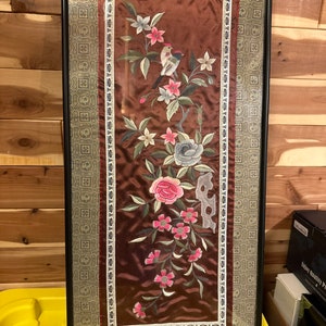 Beautiful Chinese embroidery on silk