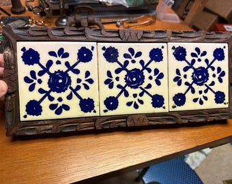 Salvamanteles antiguo mexicano de madera y azulejos tallados a mano