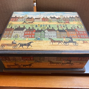 Wood trinket box