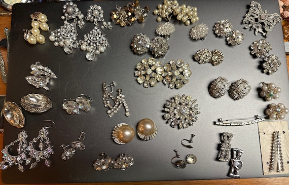 Incredible lot of vintage crystal jewelry - image 1