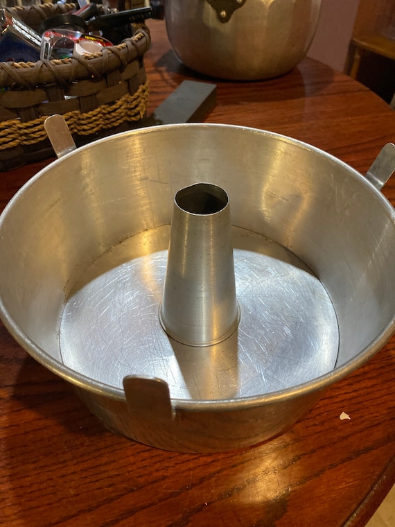 West Bend Aluminum Bundt Cake Pan 