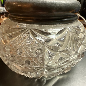 Glass dresser jar with lid