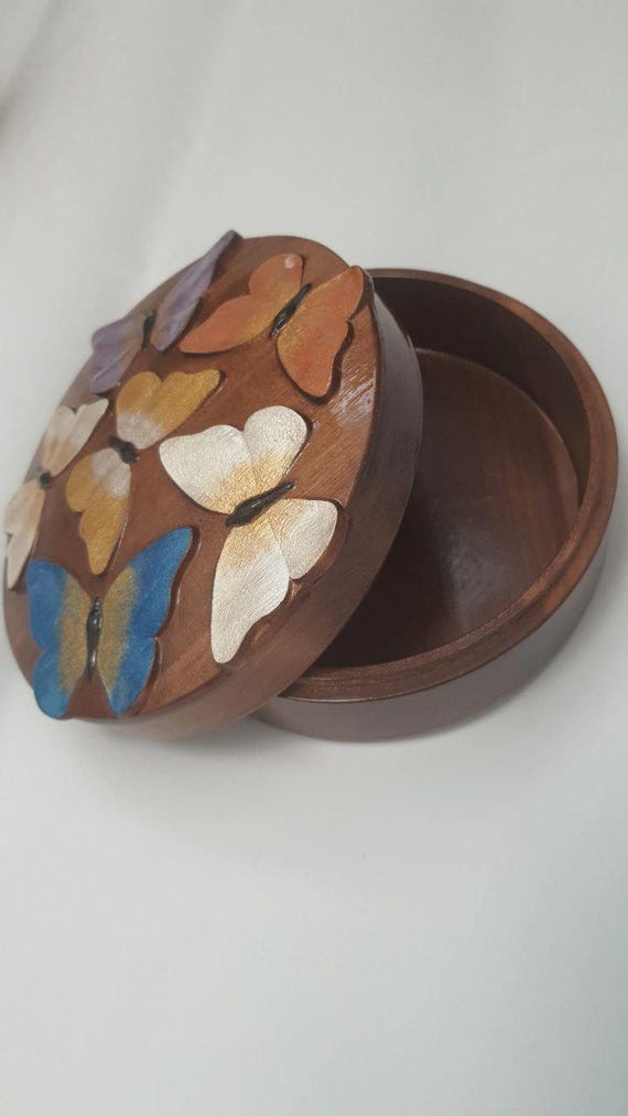 蝶が彫られた木箱 - Etsy 日本