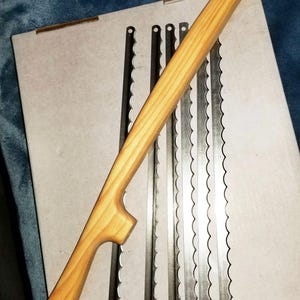 Cuchillo para pan, cuchillo de arco, cuchillo con hoja de repuesto, centro de agujeros de 10 1/4&quot; compatible con la mayoría de los cuchillos para pan de arco. El precio es por 1 hoja.