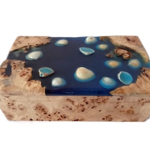Handmade burl wood and epoxy resin box, Fancy keepsake box, Exclusive wood gift box, Jewelry storage, Mothers day gift