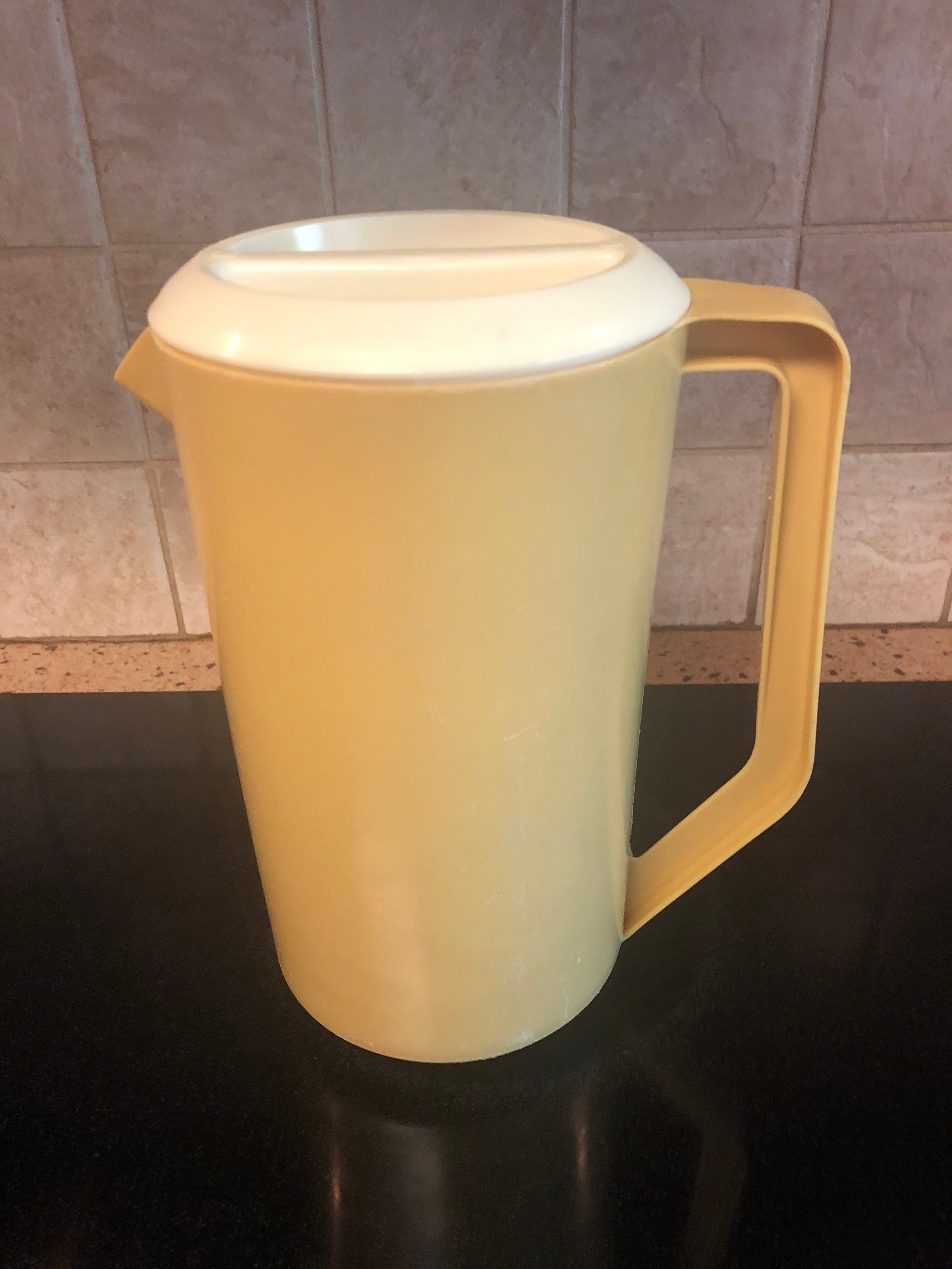 Rubbermaid Simple Pour 2 Quart Plastic Pitcher Clear With Red Lid 9 Tall