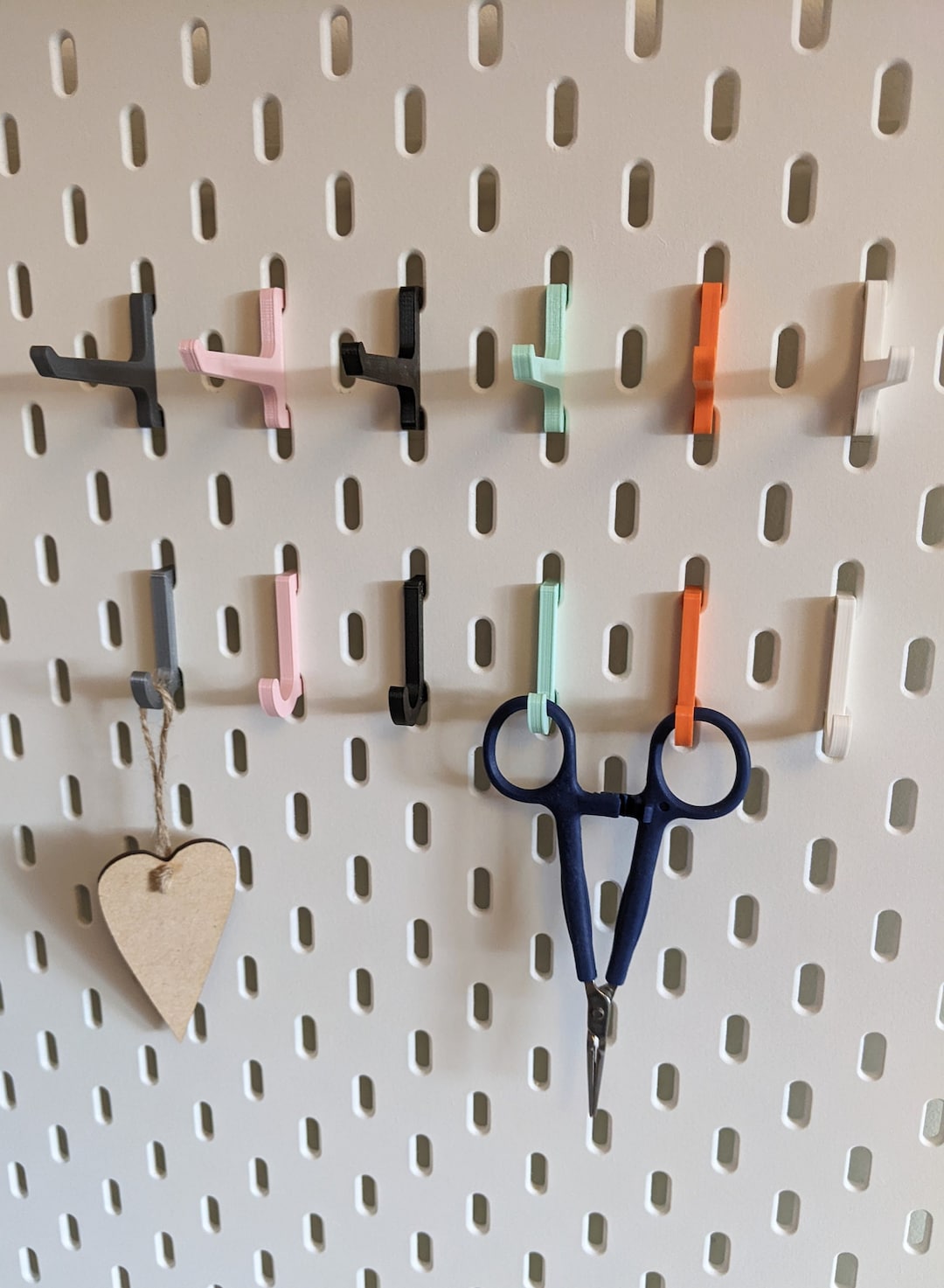 5x ganci Ikea Skadis J L Vari colori Accessori per pannello forato