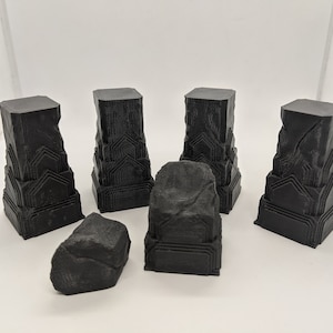 5x Carved Stone Pillars Columns Posts | 28mm 1:56 Model Scale Miniature | DnD | Tabletop Wargames Scenery Terrain Scatter