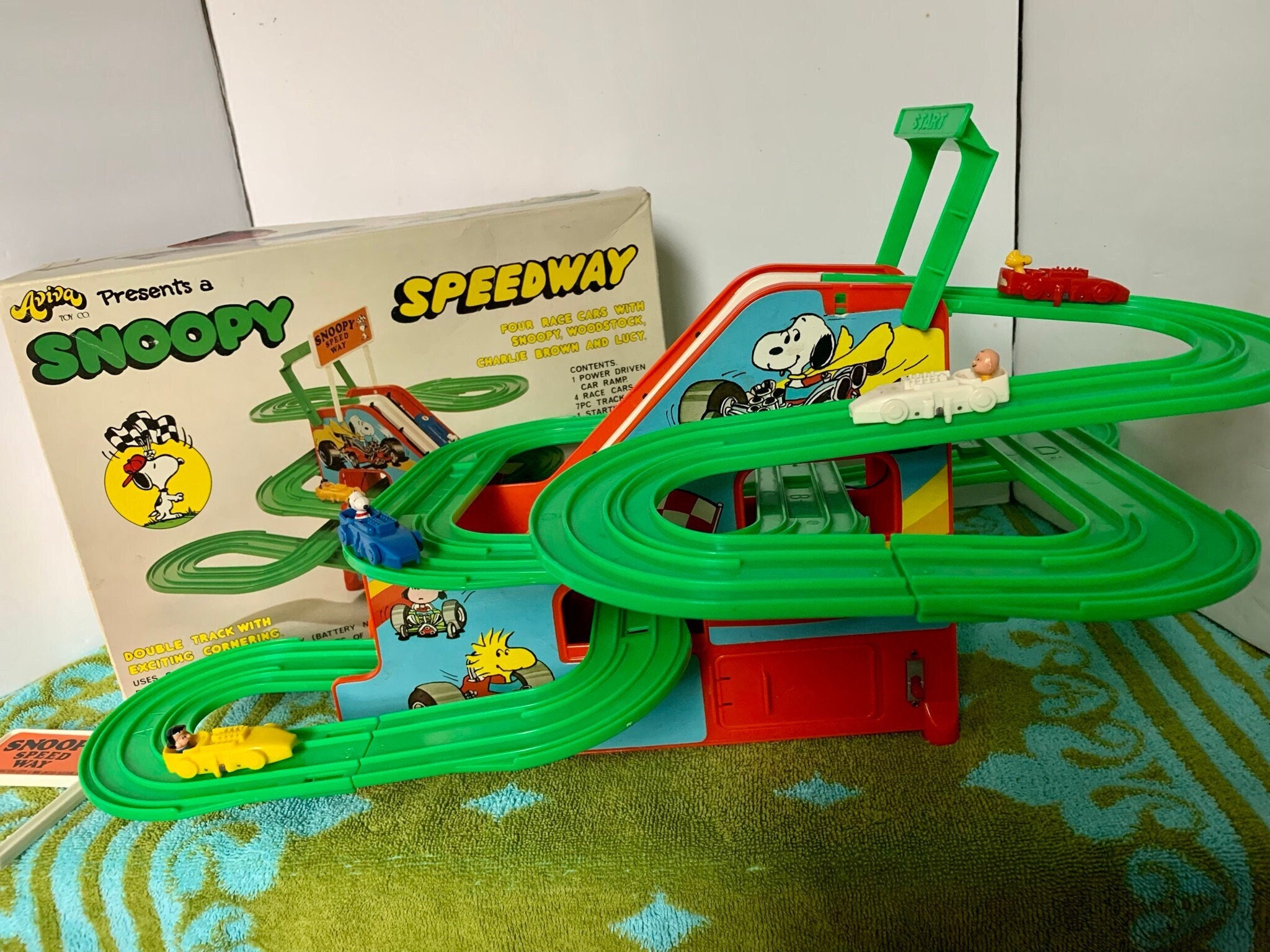 Rare Vintage Peanuts Snoopy Speedway Toy Set Complete in Box